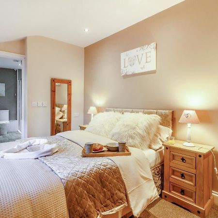 Caner Bach Lodge ブリジェンド エクステリア 写真